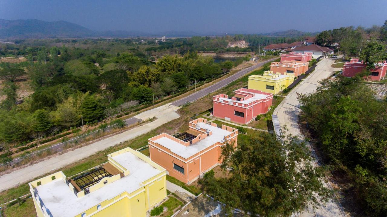 Leaves Valley Resort Nong Ya Plong Exterior foto